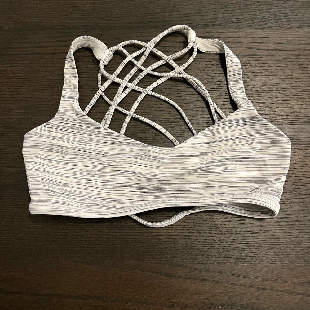 Lululemon sz 8 free to be wild sports bra
